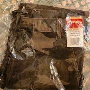 WRANGLER® Boy's cargo short in dark khaki camo